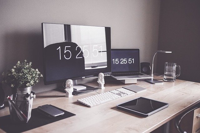 5 Helpful Yet Minimalist Essentials for Home Office Setup